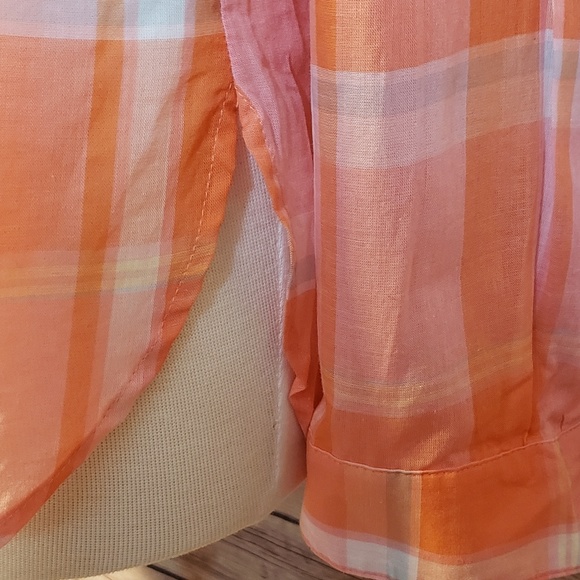 Old Navy Classic Lightweight Button-Up - Picture 6 of 7